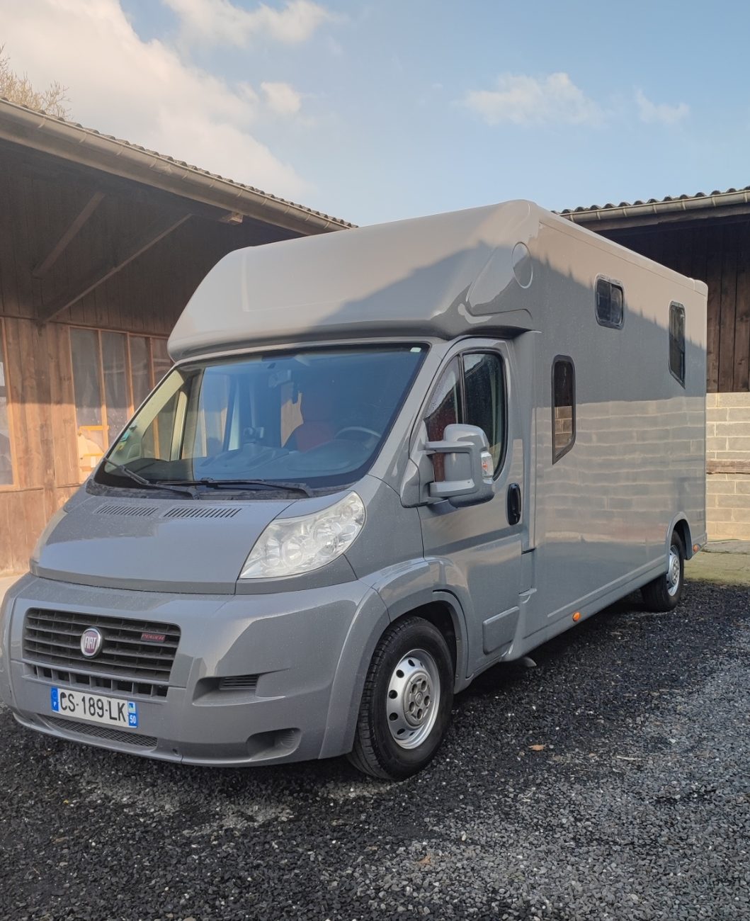 Camion chevaux Fiat gris rénové